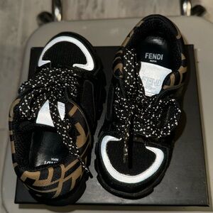 FENDI TODDLER SNEAKERS SIZE: 25 EUR - 8.5 US ALL BLACK W. BROWN PATTERN